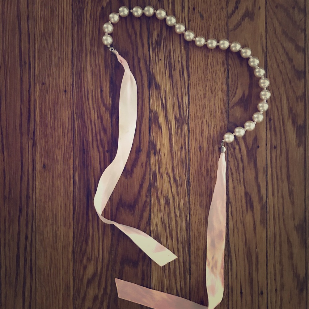 Light pink large pearl necklace